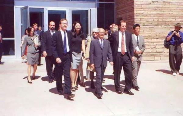 中方購買的波音專機發現竊聽裝置，FBI做賊心虛，搞出滑稽大案