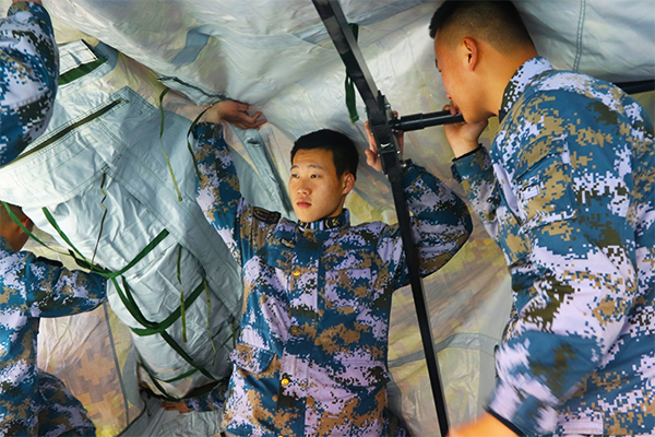 泥汙常伴，汗水常流！他們是營房維護“多面手”