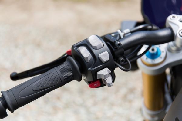 試駕凱旋大青蛙摩托車，真香現場