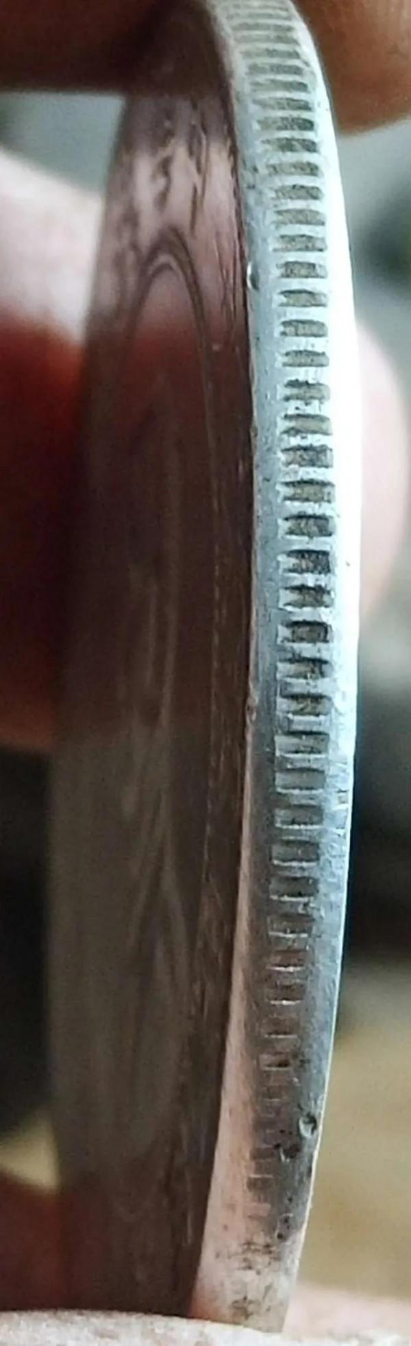 欣賞一枚開國紀念幣，孫小頭像銀元