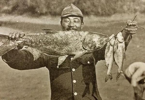 因不願面對投降的事實，兩名日軍在投降儀式前夕逃入深山