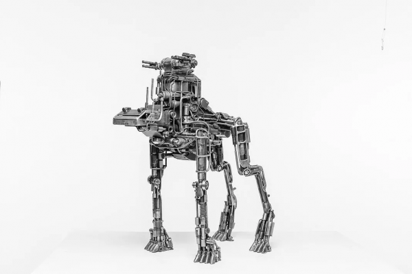 Denis Kulikov 和他的炫酷機甲風動物雕塑