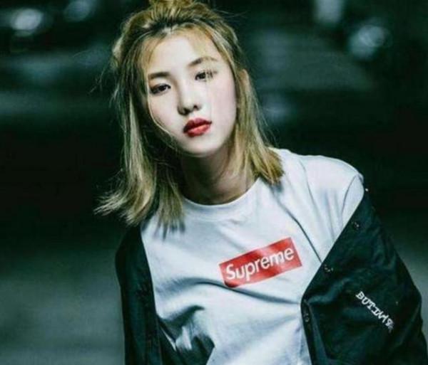 “巨嬰”劉思琦:曾每天花銷過萬,吃飯要人喂,今成為服裝設計師 “巨嬰”劉思琦:曾每天花銷過萬,吃飯要人喂,今成為服裝設計師