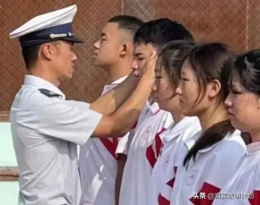 回龍觀,一群985媽媽的反雞娃實踐:擺脫霸凌,卻擺脫不了內卷 回龍觀,一群985媽媽的反雞娃實踐:擺脫霸凌,卻擺脫不了內卷