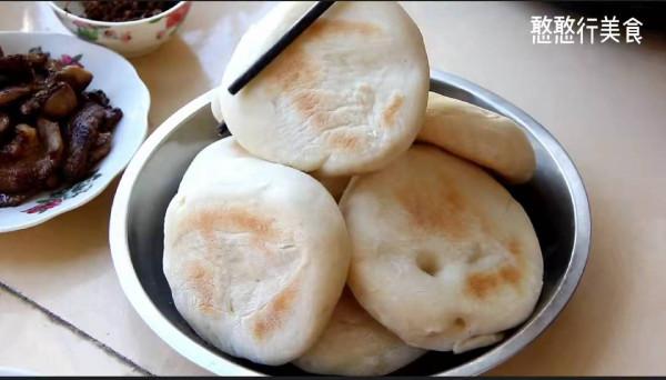 姥姥自創的“中式漢堡”,孫女要天天吃,我嚐了一口,也上癮了 姥姥自創的“中式漢堡”,孫女要天天吃,我嚐了一口,也上癮了