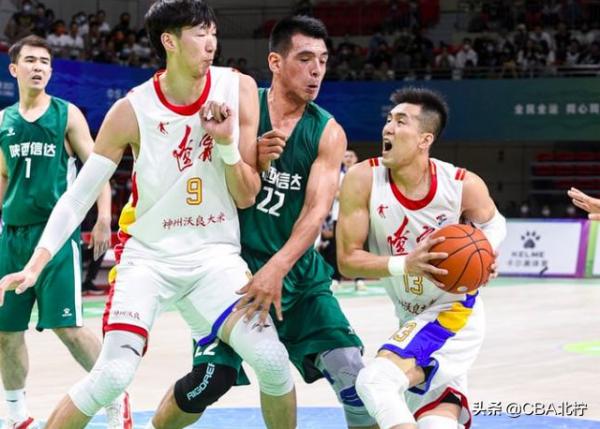 CBA三訊息：新疆簽約海歸球員，周琦小砍10分7板，劉雁宇空籃扣飛