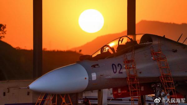 桌布上新啦！海空雄鷹多機型訓練直刺蒼穹