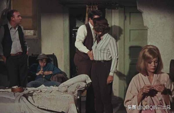 154號公路伏擊戰，警方精心設下圈套，130多槍擊斃“亡命鴛鴦”