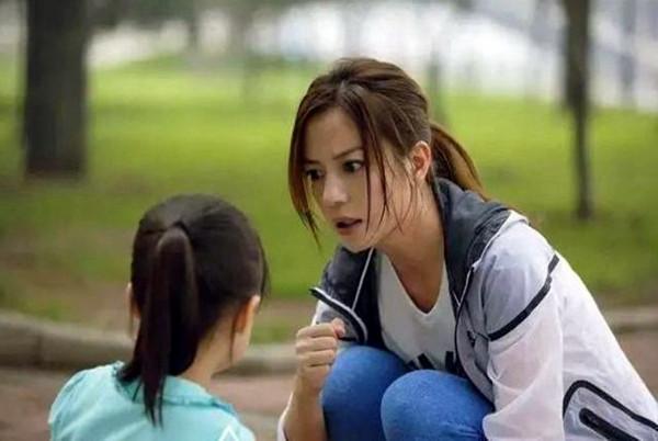 當孩子開始頂嘴時，家長切勿硬碰硬，三步走，比打罵說教更管用