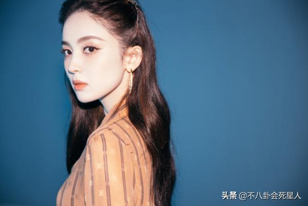 被“齊劉海”坑過的女星們,明明是美豔大氣,有劉海就成土氣小妹 被“齊劉海”坑過的女星們,明明是美豔大氣,有劉海就成土氣小妹