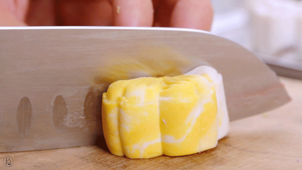 新手百分百成功的自制月餅，低糖少油更適合小朋友哦