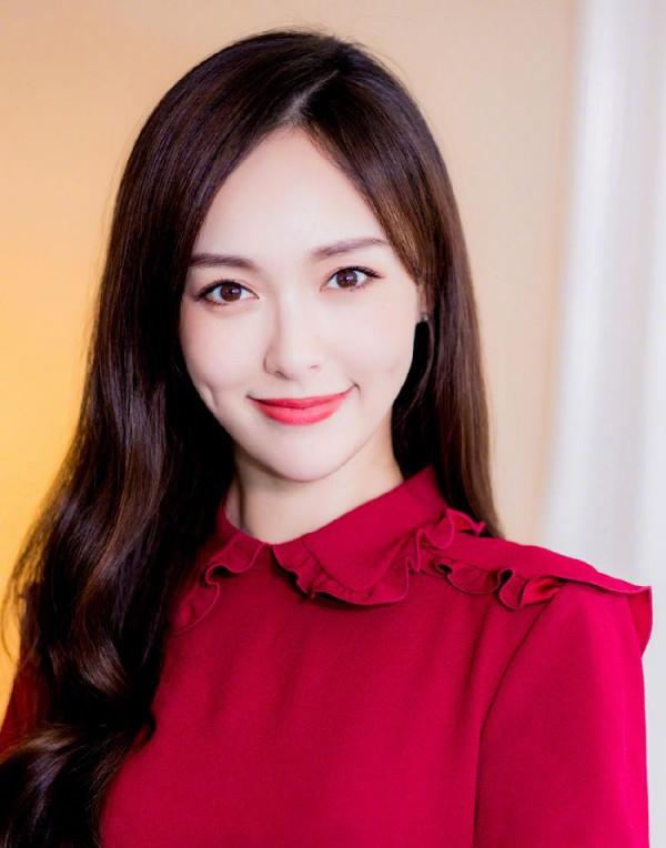 唐嫣，嫣然一笑就是傾城形象的女神