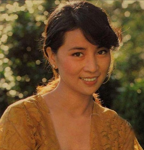 遭遇背叛卻不離婚，隱忍40年得億萬家產，林鳳嬌遠比你想得狠