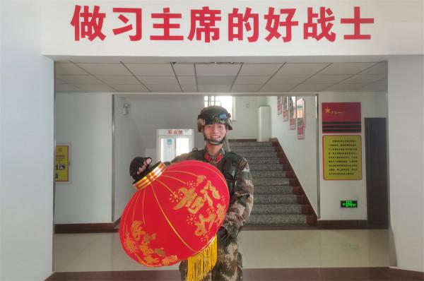 我在軍營為你送上新春的祝福