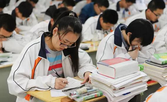 為何進入高中後，多數女生成績下滑明顯？班主任說出真實原因