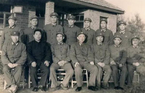 這位黃埔生借槍擊斃兩名日兵，懷疑國軍戰鬥力改投八路，後成少將