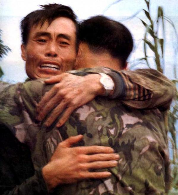 法卡山戰役:最後活下來的戰士相擁而泣,老兵回憶起還心有餘悸 法卡山戰役:最後活下來的戰士相擁而泣,老兵回憶起還心有餘悸