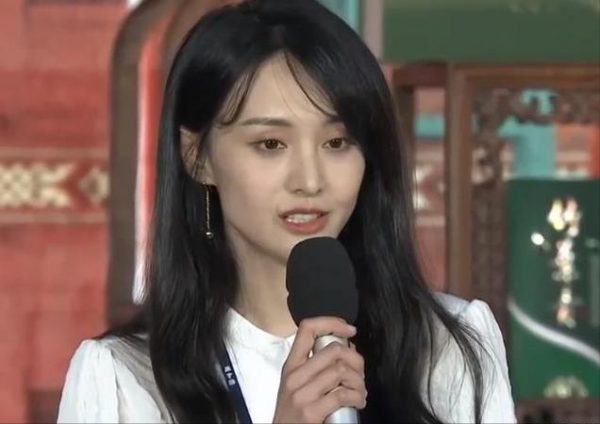 遭處罰、封殺、道歉後，鄭爽突然討要1.08億片酬！五家公司成被告