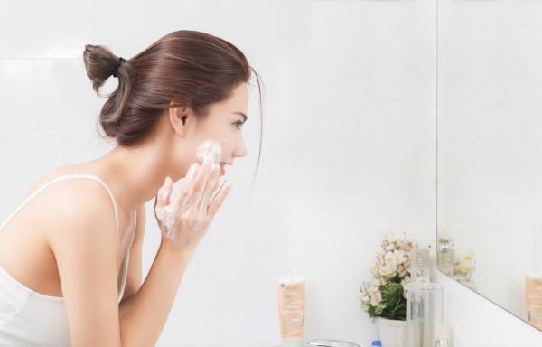想要變白很簡單，3件事做得好，膚白如瓷人漂亮