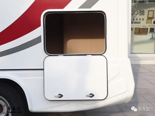 全新旅居車上市！愛旅途2022款大通V90C型房車，看點十足