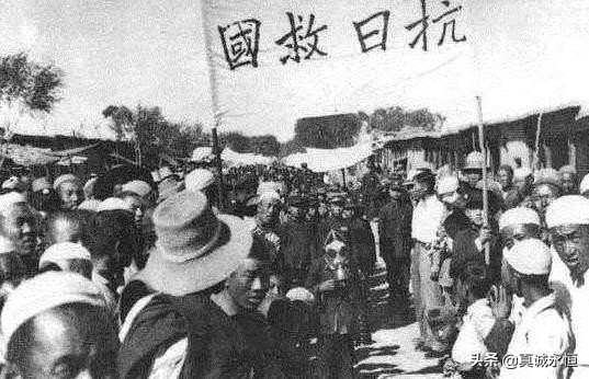 匪徒們對她施盡各種酷刑,她寧死不屈,她高聲道:要殺要砍隨便 匪徒們對她施盡各種酷刑,她寧死不屈,她高聲道:要殺要砍隨便