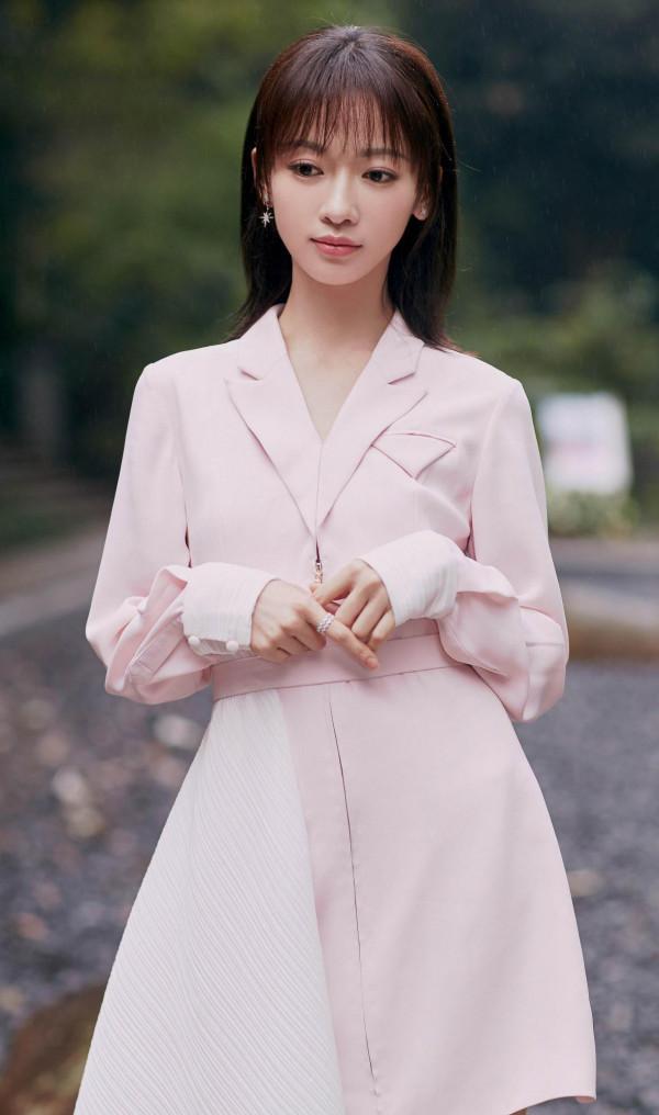 新晉女星吳謹言感情路坎坷，交了多個男友皆是渣男？還曾被家暴