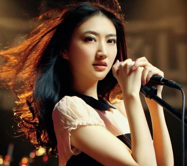 景甜背後的金主之謎，時間回到10年前，各種謠言不攻自破