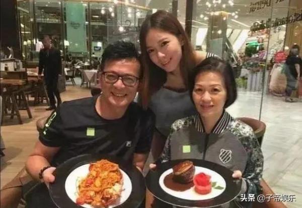 喪妻一年多的黃日華大哥疑似找到了新歡