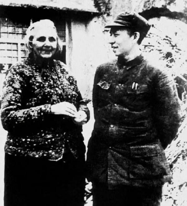 1957年毛主席蘇聯演講，用英語“說暈”留學生，他如何化解尷尬？