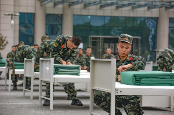 “豆腐”好剛——看武警兵哥“被子王”爭霸賽大角逐 “豆腐”好剛——看武警兵哥“被子王”爭霸賽大角逐