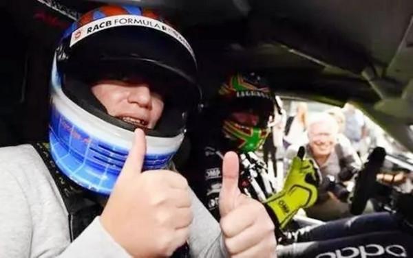 拿到世界冠軍之後，她不願忍受絕症的折磨，在40歲選擇安樂死