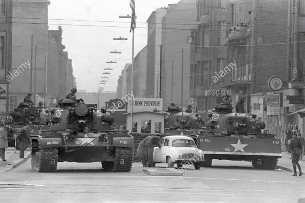 人類第一次接近全面毀滅的一刻，查理檢查站事件，背後的那些故事