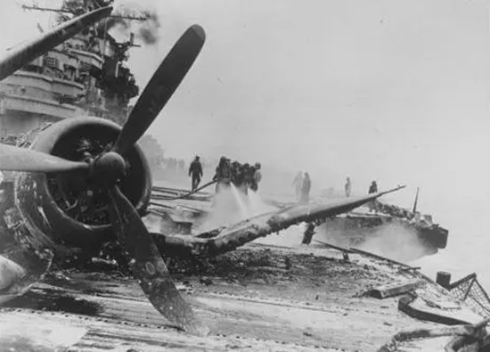 二戰結束前的日本有多瘋狂？不僅全民皆兵，就連天皇也要被迫玉碎