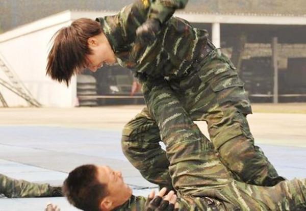 耿菊花扮演者：曾是女子特警隊少尉，拒50萬年薪，轉業成反恐精英