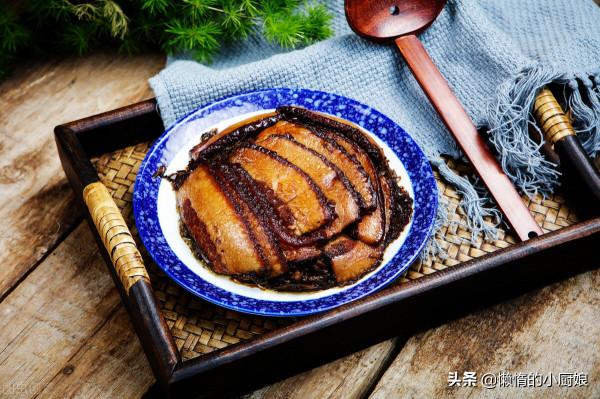 用5塊錢的五花肉這樣做梅菜扣肉，肥而不膩，瘦而不柴，實在是香