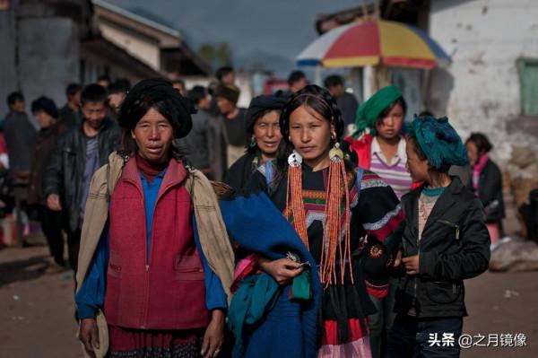 彝族年趕集 大涼山十年記之2011(2) 彝族年趕集 大涼山十年記之2011(2)