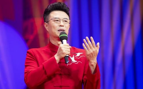 白燕升：對癱瘓的髮妻不離不棄，妻子為他高齡產子，今兒女雙全