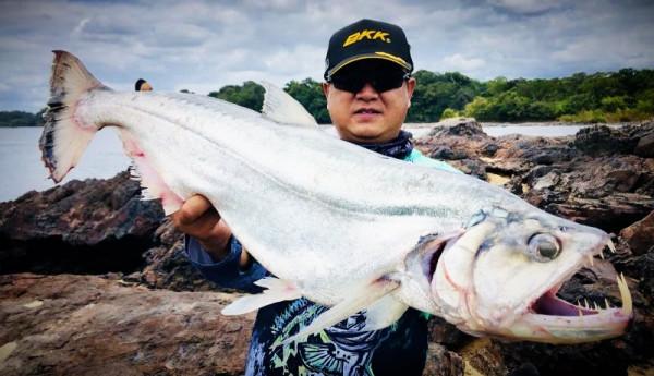 男人為了釣魚能有多瘋狂?在海上漂了10年,解鎖上千魚種成就 男人為了釣魚能有多瘋狂?在海上漂了10年,解鎖上千魚種成就