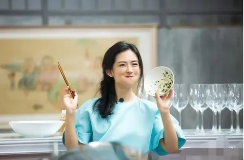 5位“鐵公雞”明星,言承旭吃小攤還順走碗筷,謝娜敷廉價的面膜 5位“鐵公雞”明星,言承旭吃小攤還順走碗筷,謝娜敷廉價的面膜