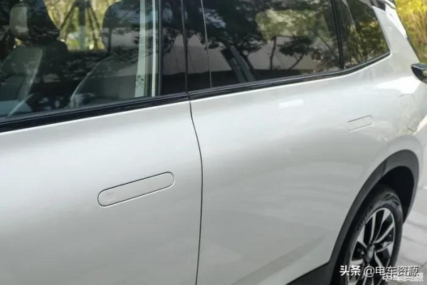 可以邊開車邊OTA的純電動車，威馬W6的智慧座艙有多厲害？