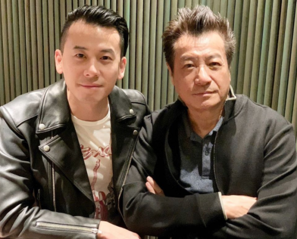 石修奢華豪宅慶71歲生日，全家福曝光，妻子氣質好兒子兒媳顏值高