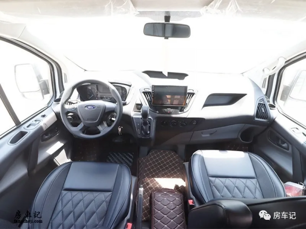 途酷神行者F338房車,商務旅居於一體,後置廚房與洗漱間 途酷神行者F338房車,商務旅居於一體,後置廚房與洗漱間