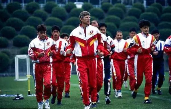 教授的故事:從降級到登頂,從海布里到酋長球場,槍王之王震足壇 教授的故事:從降級到登頂,從海布里到酋長球場,槍王之王震足壇