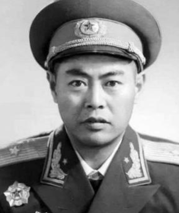 軍長處決師長，擔心別人放人親自監督執行，徐海東很驚訝