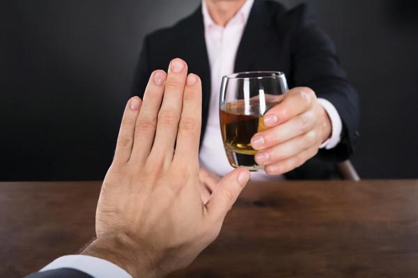 酒桌上不想喝酒,就用這幾個理由拒酒,禮貌又加分 酒桌上不想喝酒,就用這幾個理由拒酒,禮貌又加分