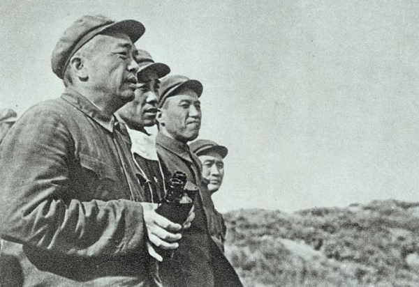 1949年新疆軍區成立，彭德懷擔任司令員，3位副司令員分別是誰？