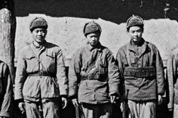 十八歲小戰士，上趟廁所竟失聯部隊？直面美軍推進結局如何？