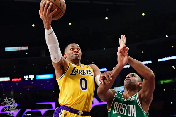 湖人復仇綠凱!濃眉哥爆砍17+16擊碎質疑,得籃板者依舊能得天下 湖人復仇綠凱!濃眉哥爆砍17+16擊碎質疑,得籃板者依舊能得天下