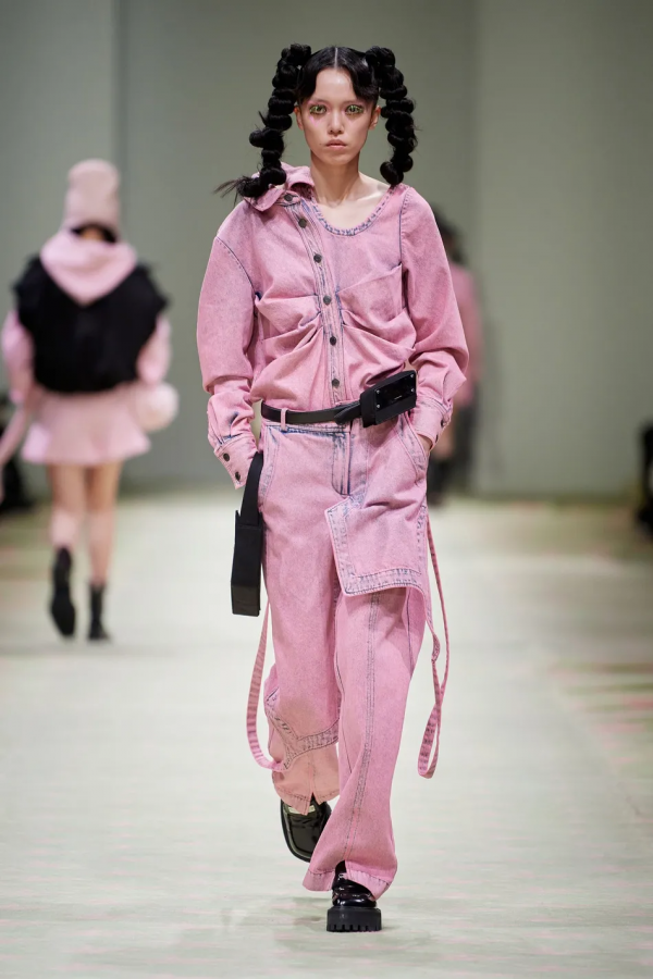 又可以穿這條炸街的“神褲”了，懶人一鍵顯高顯瘦