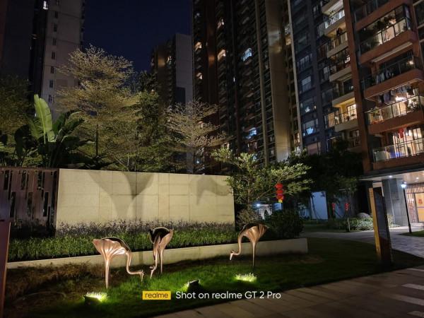 2K直屏真我GT2 Pro：質感對得起價格